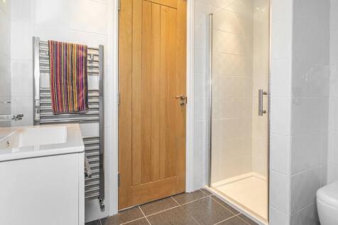 21Ensuite 4.jpg