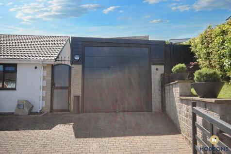Driveway/Garage