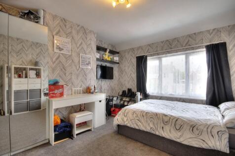 Bedroom 1 (2)