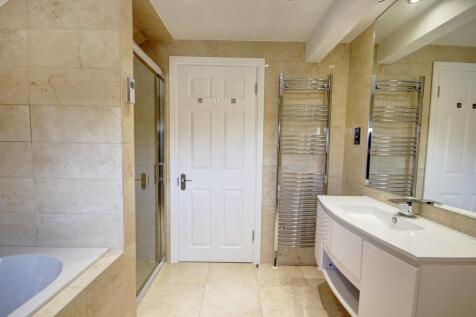 Bed 1 Ensuite 2