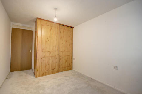 Bedroom 1a (5)