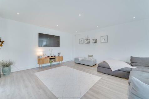 3 Hill Farm View, Newmarket-18.jpg