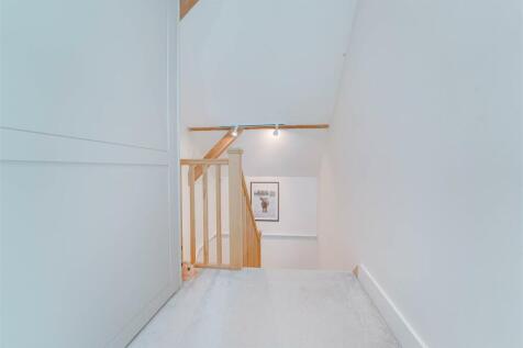 3 Hill Farm View, Newmarket-19.jpg