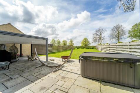 3 Hill Farm View, Newmarket-5.jpg