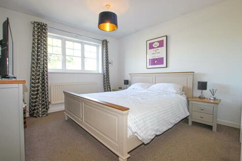 IMG_8488 MAIN BED.jpg