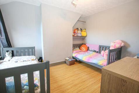 IMG_7177 bed.jpg
