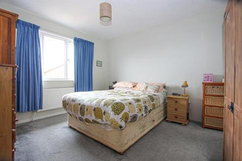 IMG_9990 bed.jpg