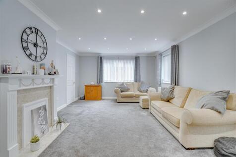 3 Ditton Cl, Newmarket--9.jpg