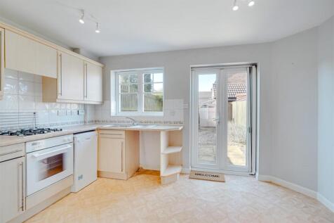 12 Heasman Cl, Newmarket--3.jpg