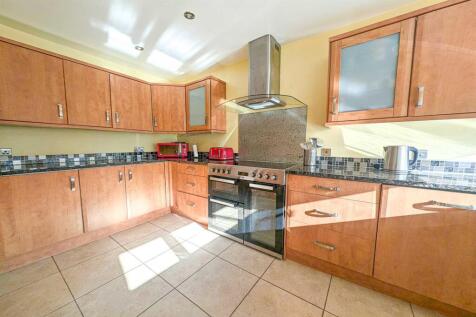 Kitchen 1.jpg