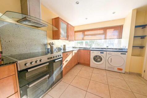 Kitchen 2.jpg