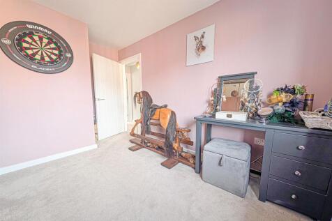 PXL_20250321_110142370.RAW-01bed.COVER.jpg