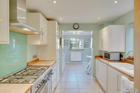 Heath House, Centre Drive, Newmarket--12.jpg