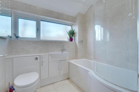 Heath House, Centre Drive, Newmarket--24.jpg
