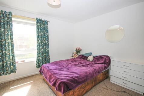 Bed 1 2.jpg