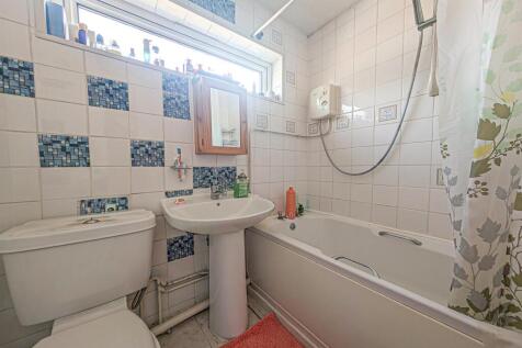 Bathroom 1.jpg