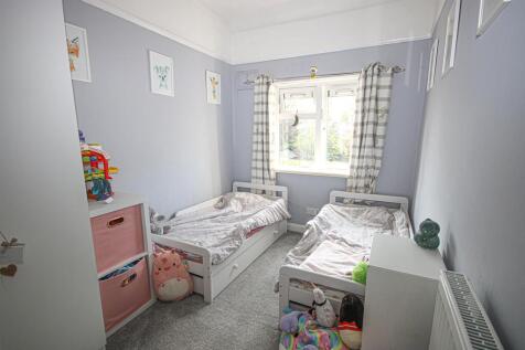 Bed 2.jpg