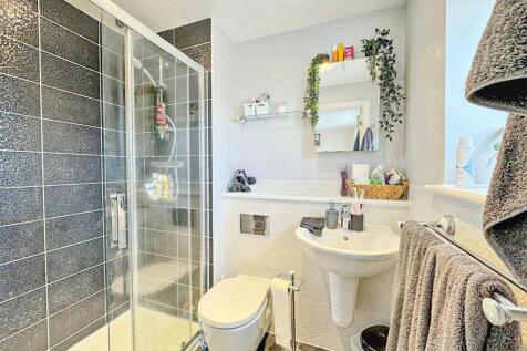234140_S1095375_IMG_13_0000SHOWER.jpg