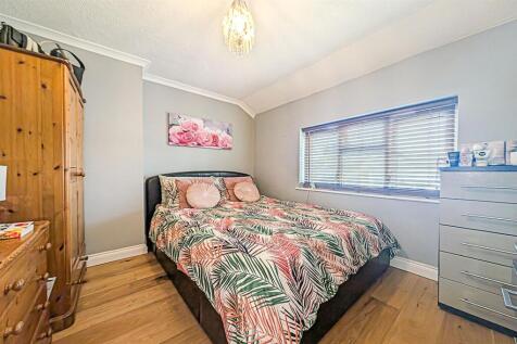 Bed 1.jpg