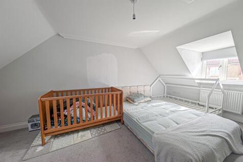 Bed 2 4.jpg