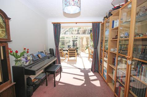 Dining room 1.jpg