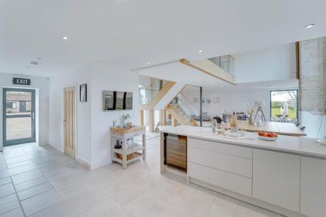 3 Hill Farm View, Newmarket-24.jpg