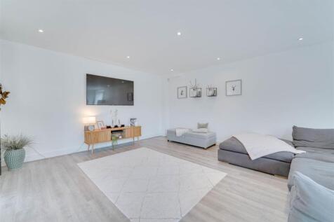 3 Hill Farm View, Newmarket-18.jpg