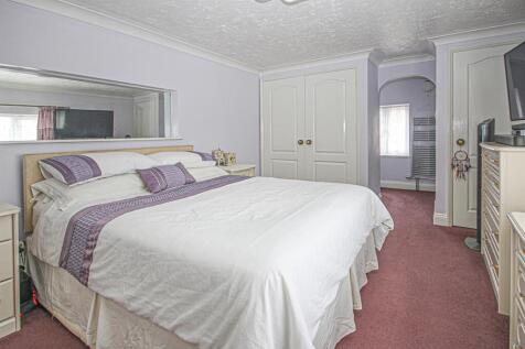 Bed 1 2.jpg