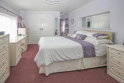 Bed 1 3.jpg
