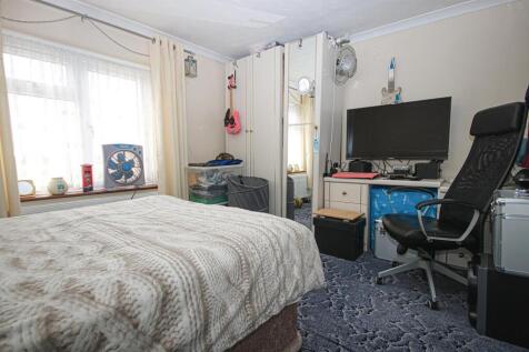 Bed 2 1.jpg