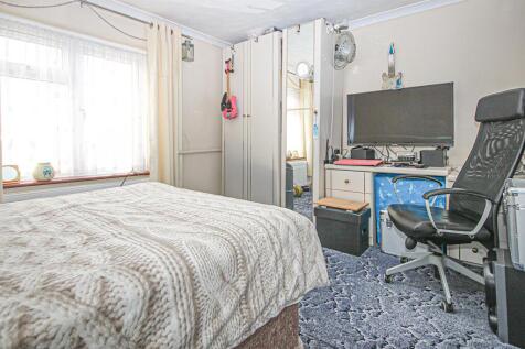 Bed 2 1.jpg