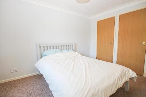 Bed 1 2.jpg
