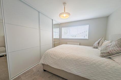 Bed 1 3.jpg