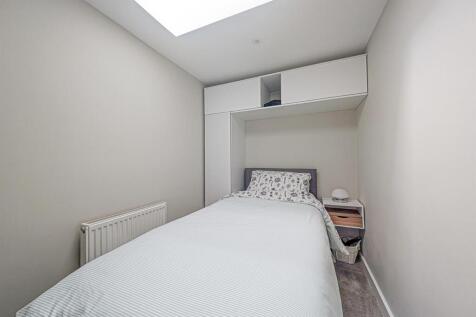 Bed 3 2.jpg