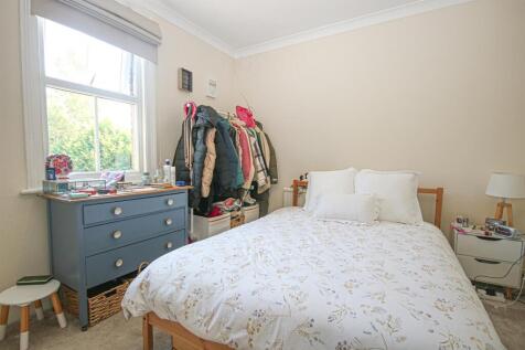 Bed 2.jpg