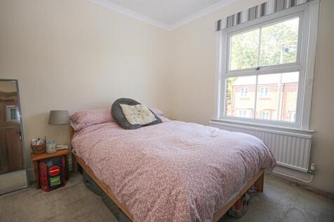 Bed1.jpg