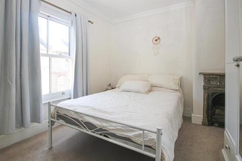 Bed1.jpg