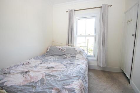 Bed2.jpg