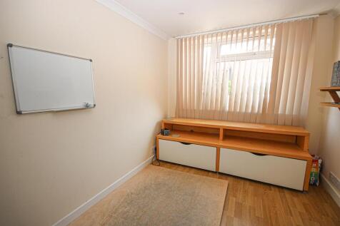 Bed 4-office.jpg
