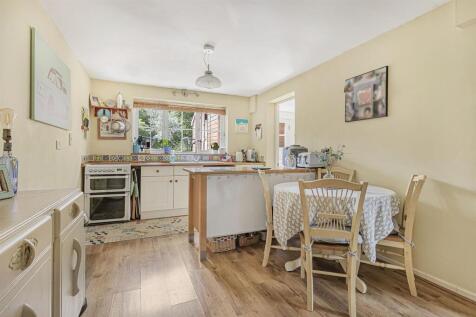 Kitchen 1.jpg