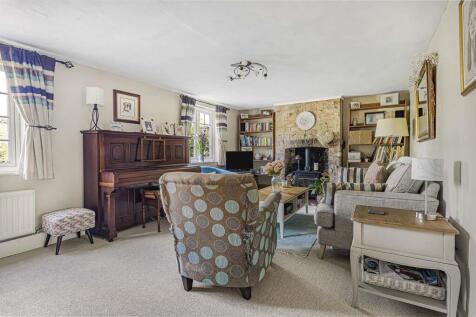 Living Room 1.jpg