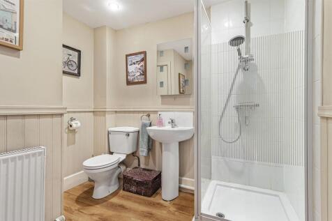 Bathroom 2.jpg
