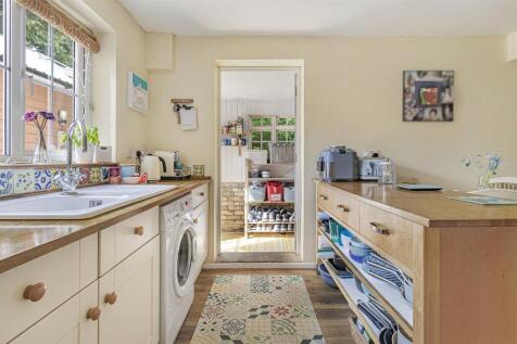 Kitchen 2.jpg