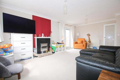 Living room 2.jpg