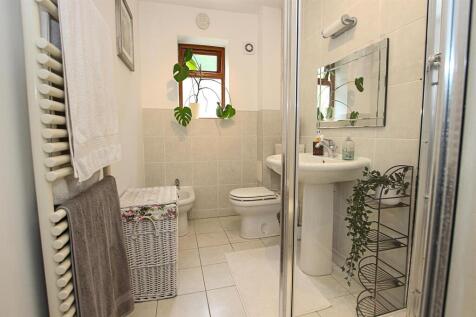 Shower Room.jpg