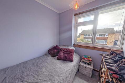 PXL_20250923_110552563.RAW-01 BED 3.jpg