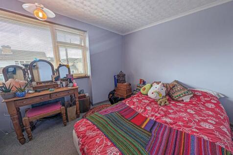 PXL_20250923_110626407.RAW-01 BED 2.jpg