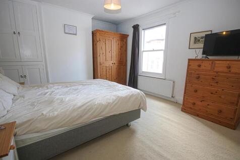 Bed 1.jpg