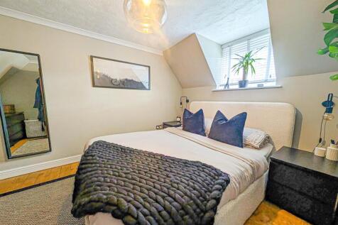 Bed 1 1.jpg