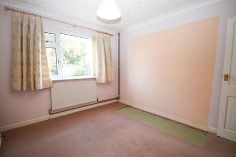 Bedroom 1.jpg